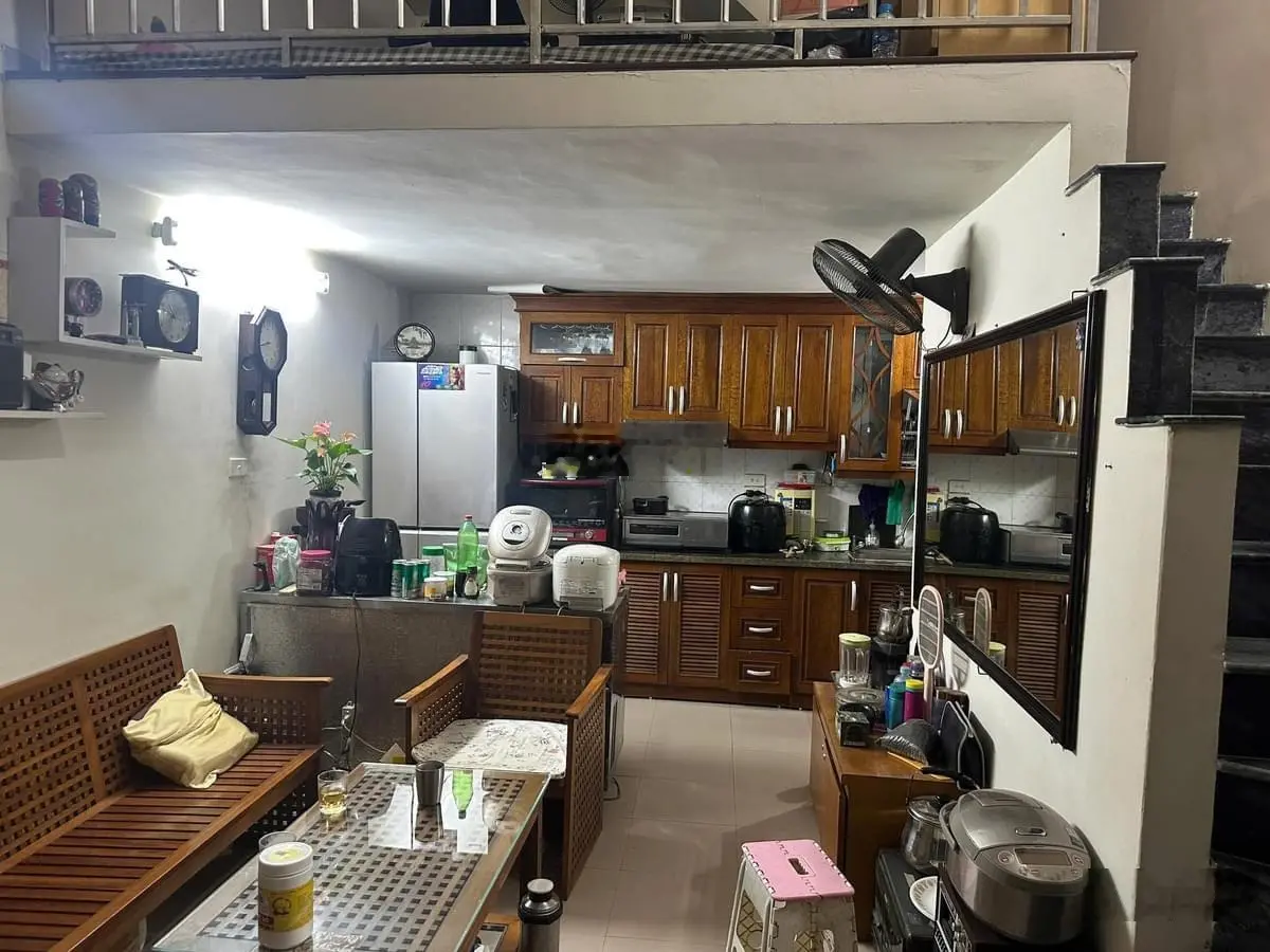 Bán nhà riêng sổ 20/SD 28m2 5 tầng mặt tiền 3.75m giá chỉ 4.6 tỷ ngay trung tâm Đống Đa 3PN