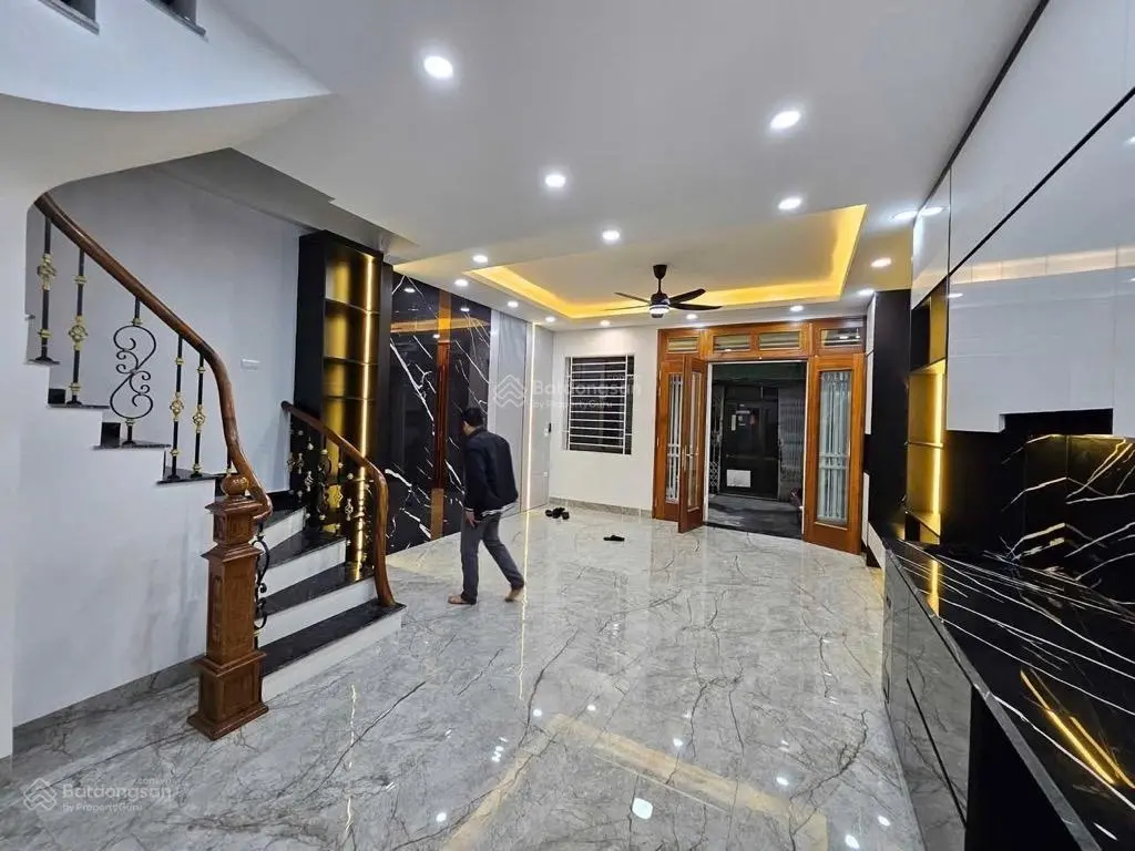 Sao phải về quê? Nhà phố đẹp, rộng rẻ đây ạ! Duy nhất Minh Khai 1 căn 49.8m2, MT 5m 9.8tỷ thang máy