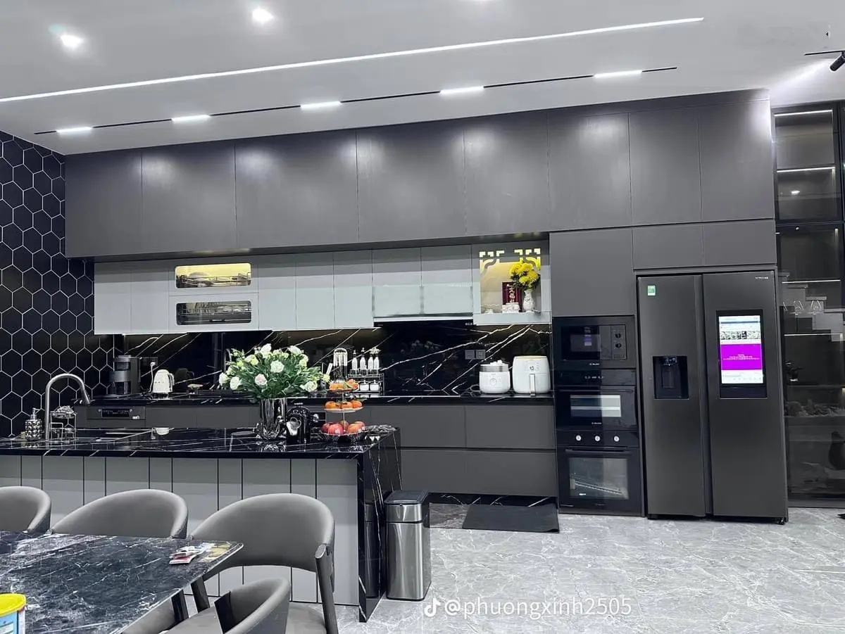 Bán mặt phố víp Hoàng Cầu - Đống Đa, ô tô vào nhà, hiếm nhà 120m2/7T 6m MT, nhỉnh 30tỷ