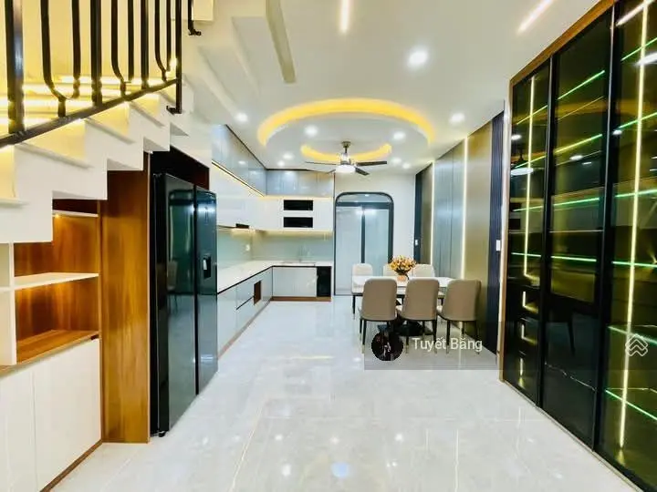 Gía cắt lỗ sâu chỉ 3 tỷ 2 ngay đường Ngô Quyền,Hiệp Phú,quận 9.Phía sau Vincom Plaza Lê Văn Việt.