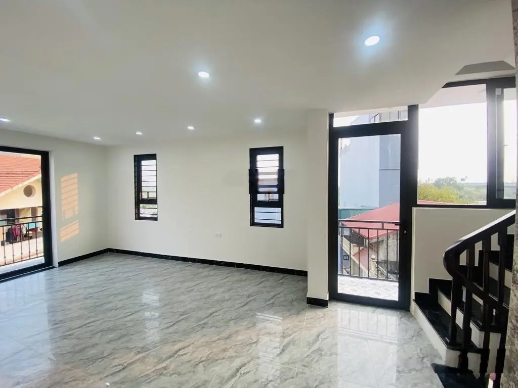 - Bát Khối Thông eon Long Biên - 6 Tầng thang máy, ở kinh doanh 24/7 42m MT 4,4m- ô tô tránh