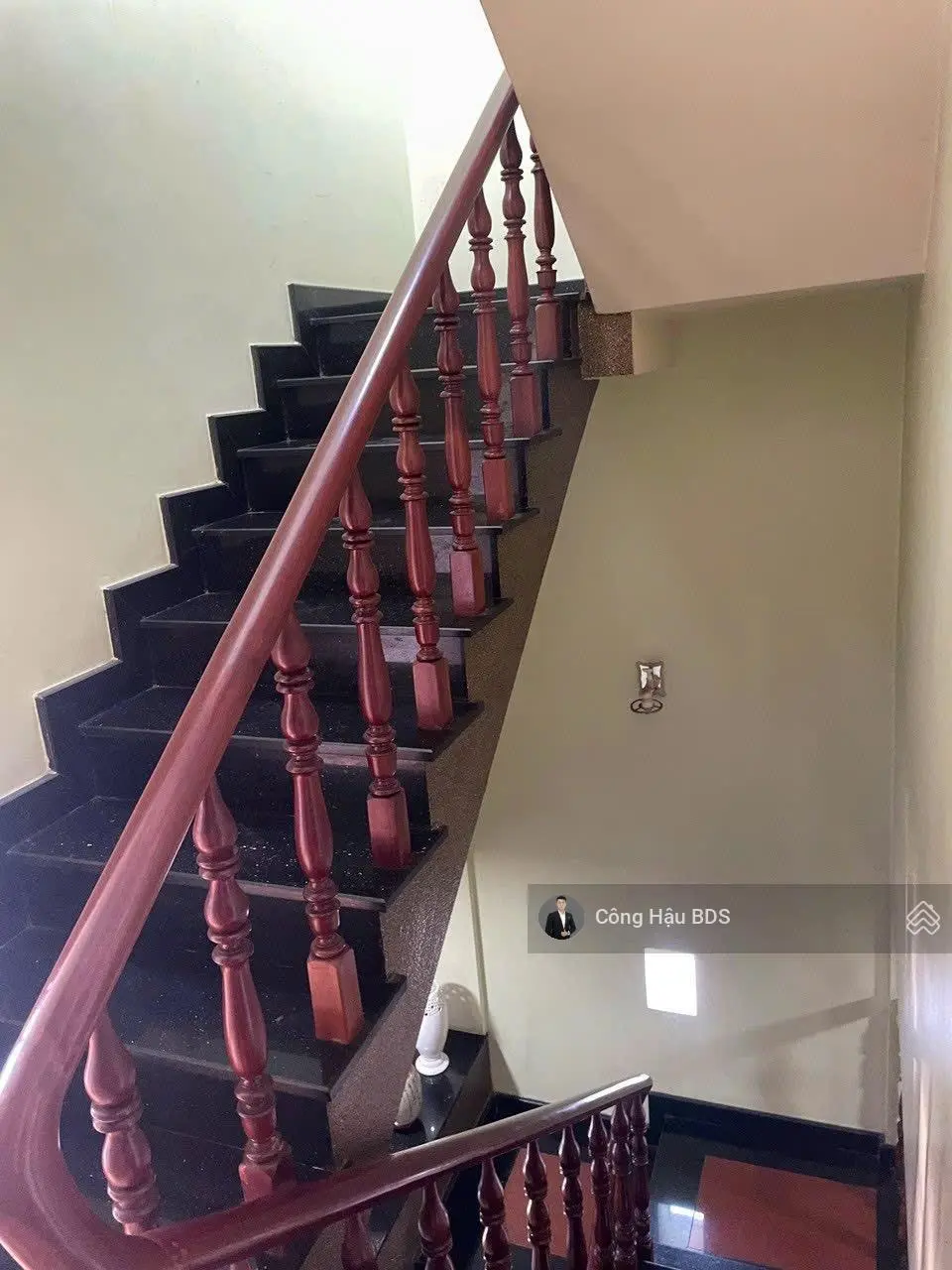 Nhà Trệt- 2 Lầu Gần Ngã Ba Cây Điệp. Tp. Dĩ An. DT: 166M2. Gồm 4 PN- 3WC. Giá: 3.35 Tỷ TL