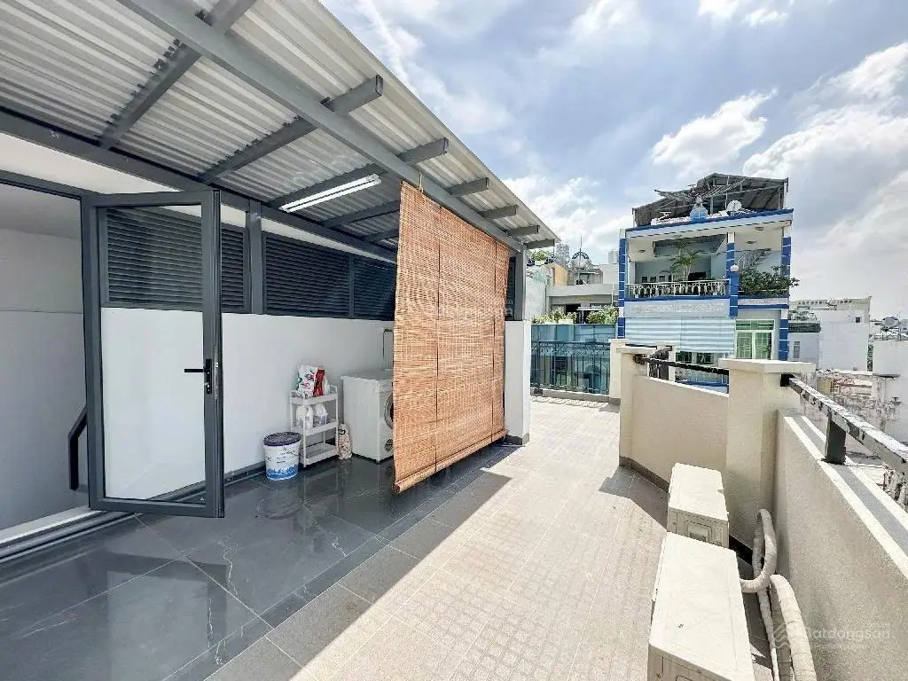 Nhà đẹp Góc 2 mặt tiền, nội thất xịn cho gia đình 3 thế hệ Phan Văn Trị, Bình Thạnh