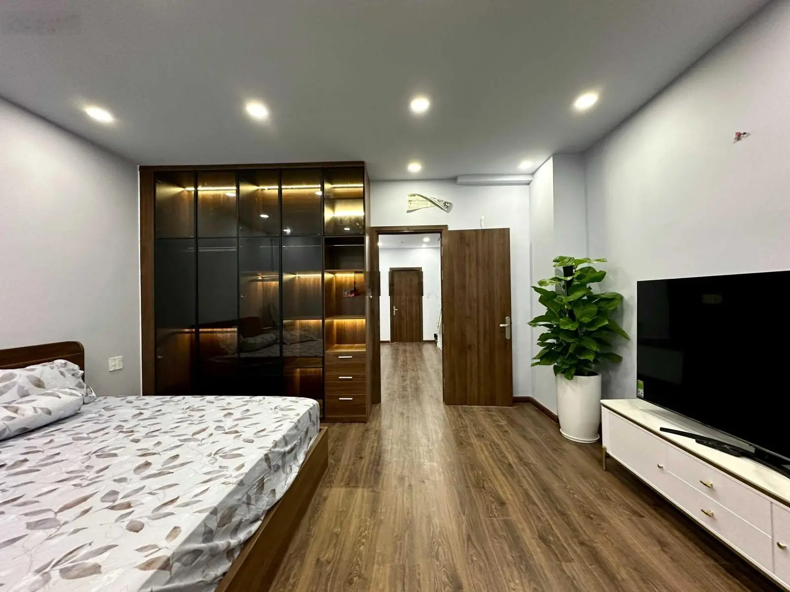 Bán nhanh - Nhà full nội thất cao cấp - 5x20,5m - Hầm 4 tầng - Nhà mới hoàn thiện - Sổ hồng sẵn