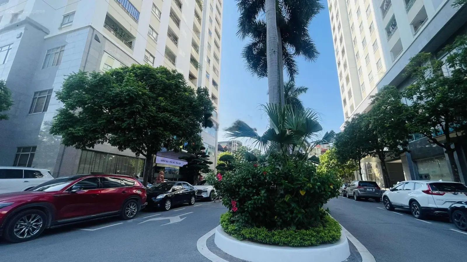 Bán căn lô góc 3 mặt thoáng. chung cư nàng hương tòa ct1. dt 140m2, 3n, 3vs.giá siêu hợp lý