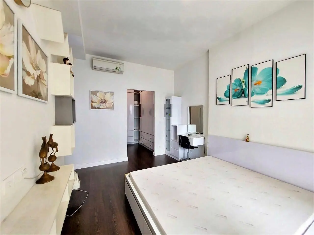 Bán căn hộ 3 phòng ngủ, 105m2, Golden Mansion, Novaland, Phú Nhuận, giá chỉ 6.350 tỷ có nội thất