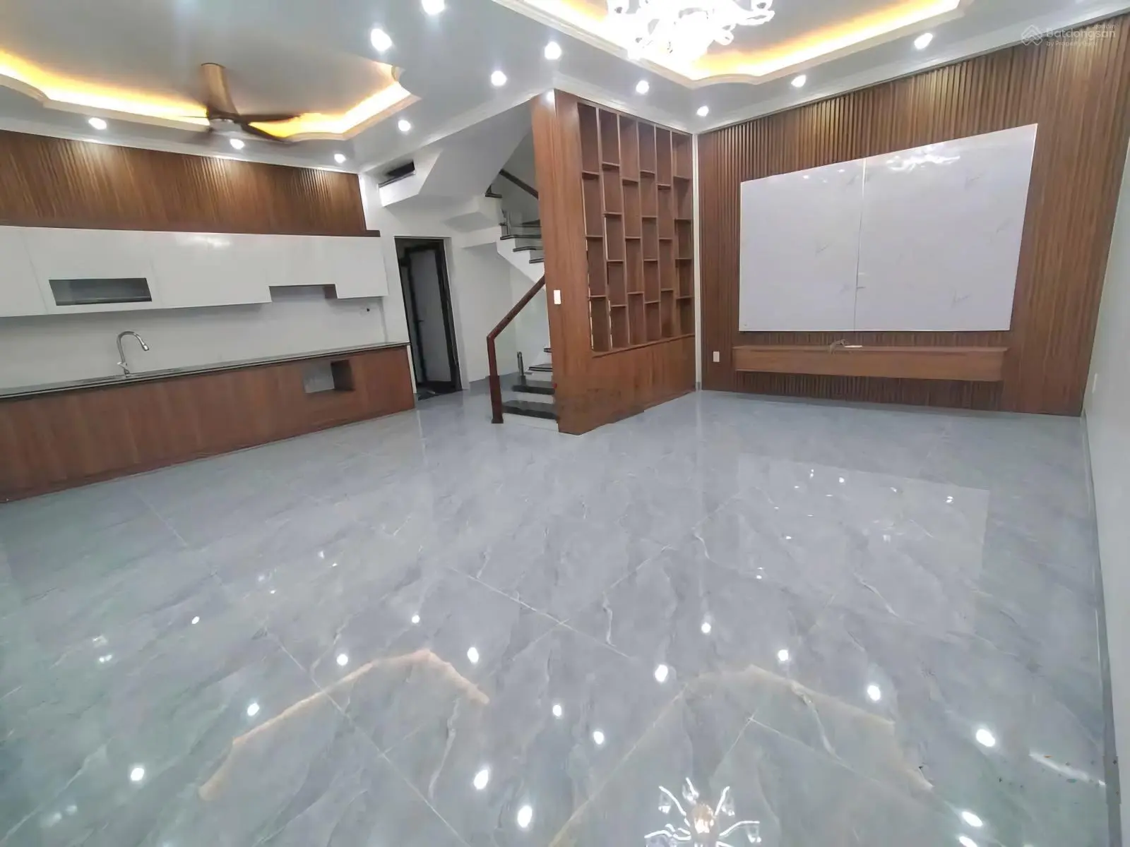 Bán nhà vila 3 tầng bờ hồ Rế An Dương chỉ hơn 2 tỷ
