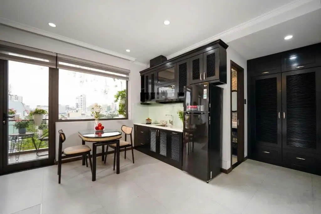Vip biển! Bán khách sạn 200m2 x 6 tầng, 38 phòng, 36.5 tỷ, MT gần Loseby (Doanh thu 3 tỷ/năm)