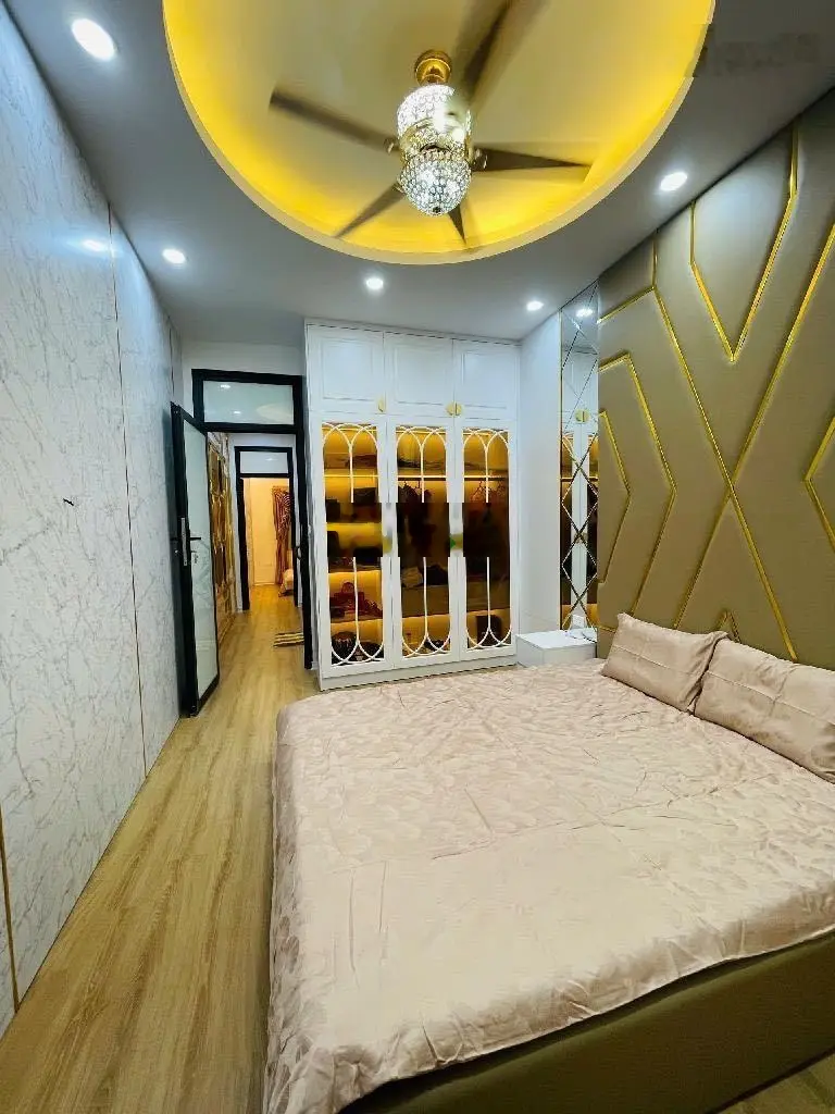 KHÁCH XEM ĐEM THEO TIỀN SIÊU PHẨM ĐẶNG TIẾN ĐÔNG - NHÀ ĐẸP KHÔNG TỲ VẾT