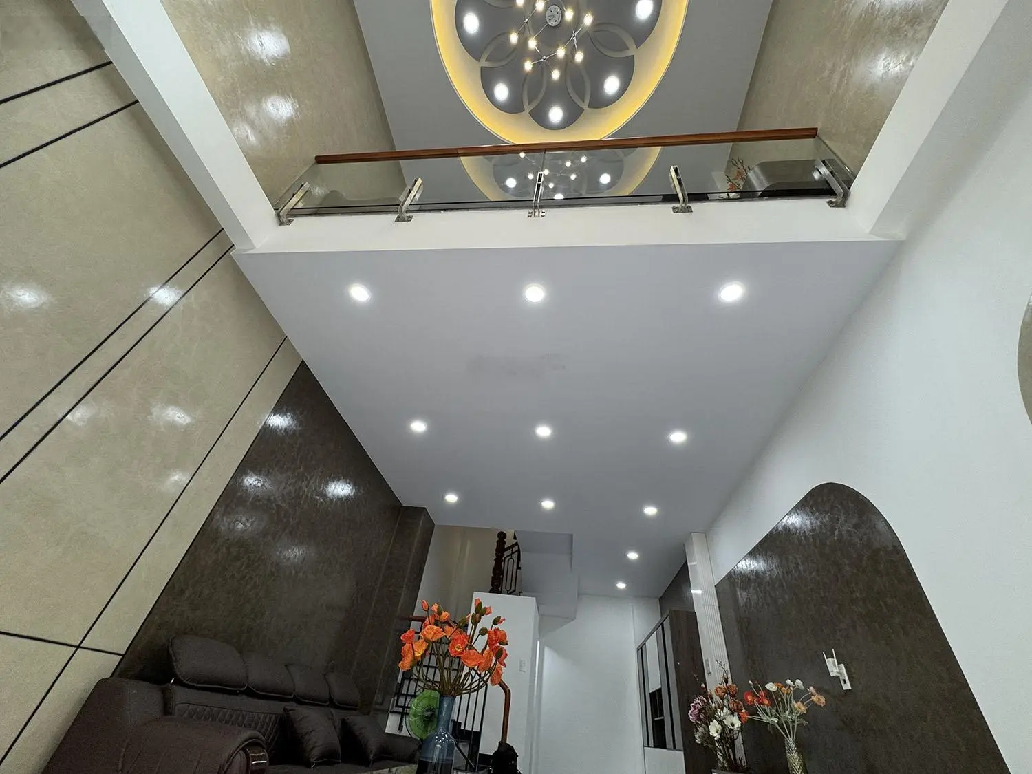 Nhà phố 3 lầu thiết kế Singapore đẹp lung linh full nội thất cao cấp hẻm xe hơi Khu VIP Quang Trung