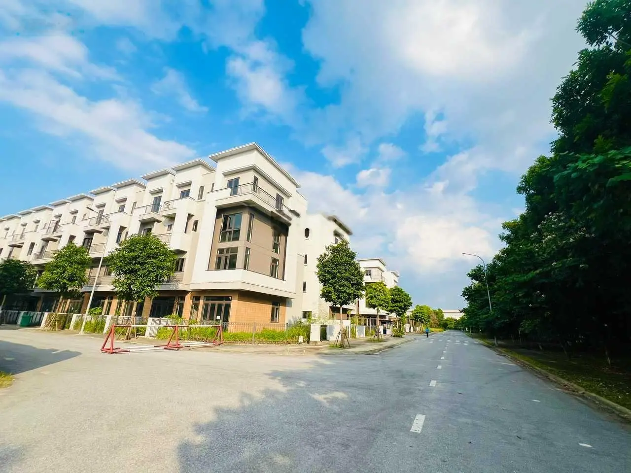 Bán nhà 4 tầng 75m2, đối diện 7 tòa chung cư, kinh doanh hoặc cho thuê đều tốt