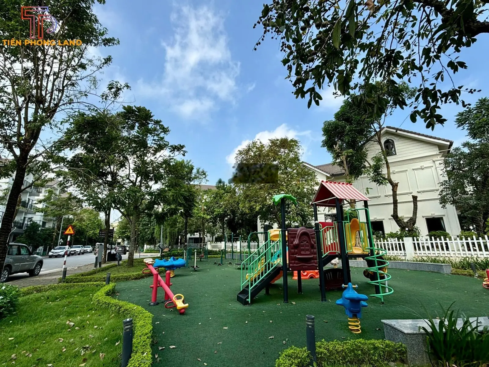 Bán nhà biệt thự đẹp mặt hồ tại vinhomes thăng long