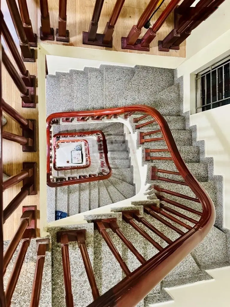 Tân Phong -Bắc Từ Liêm -Dân Xây Cực Kỳ Chắc Chắn DT 70m .Ngõ Rộng Ô Tô Nhỏ Đỗ Cửa 10m.9,3 Tỷ