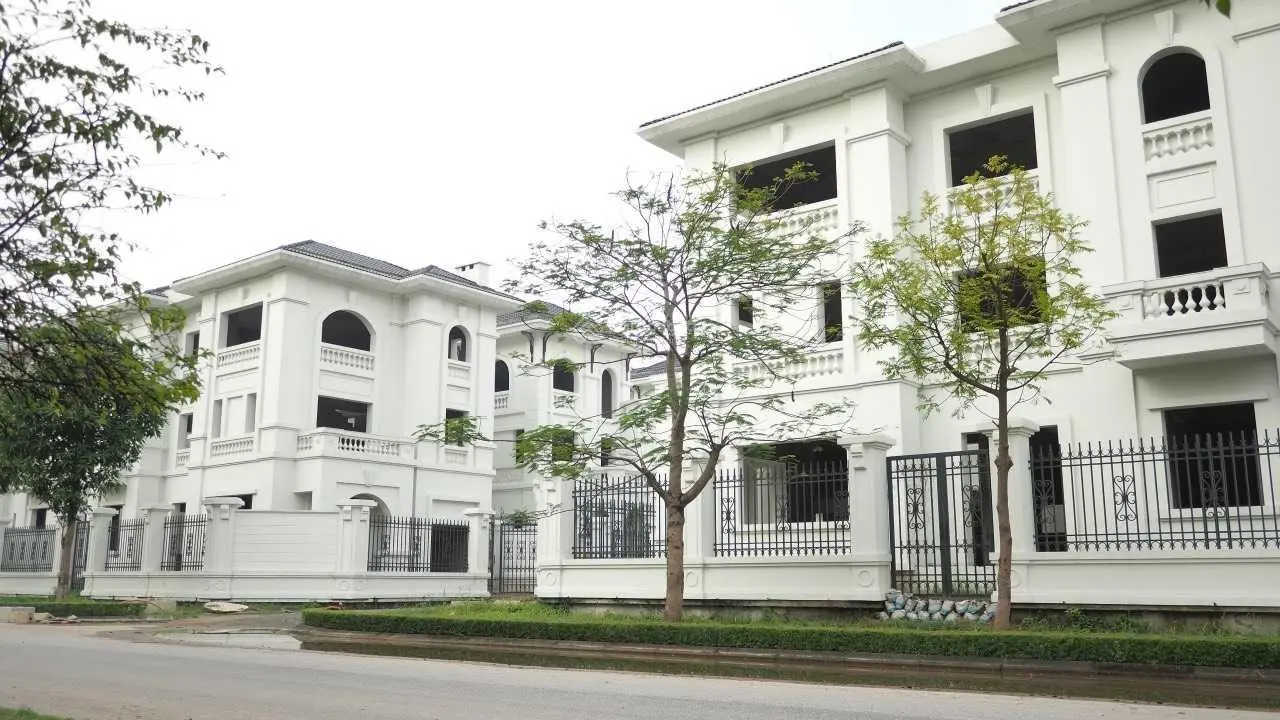 Chính chủ bán biệt thự đơn lập 306m2 hướng Đông Nam view công viên vườn hoa giá tốt. LH: 0941 613 ***