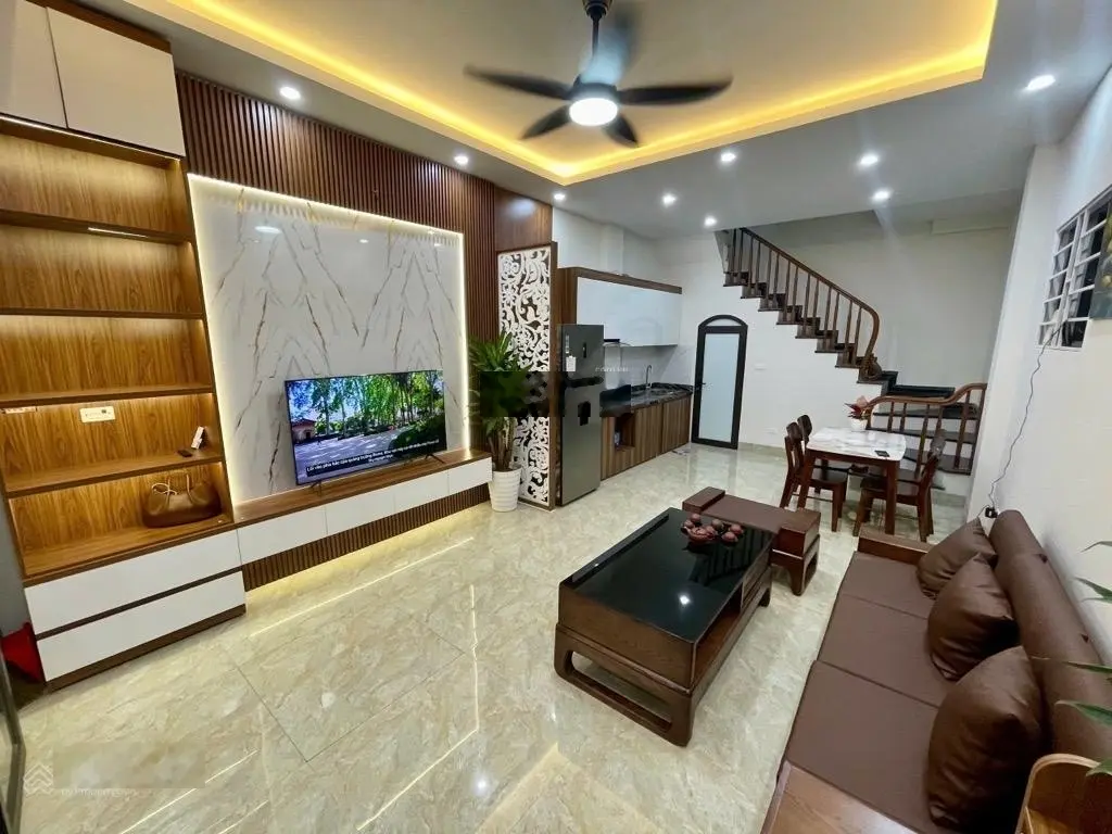 Bán nhà tại Phúc Lợi, căn góc, DT38m2, MT4,2m - 5 tầng, oto vào nhà, gần chợ, trường các cấp