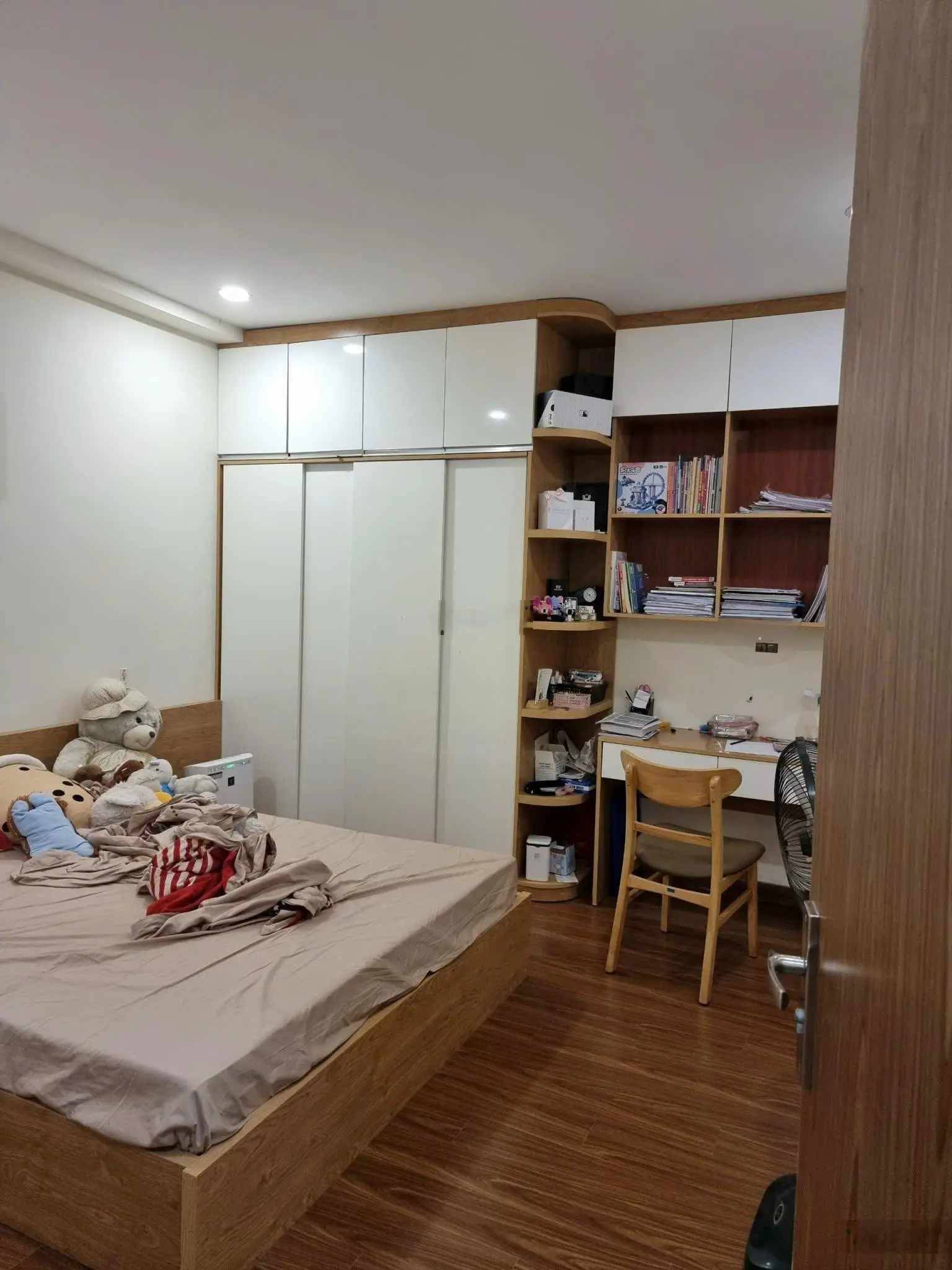 Loại 3 ngủ duy nhất có ban công phòng khách. Chính chủ bán căn 106m2, tầng cao, căn góc, full NT.