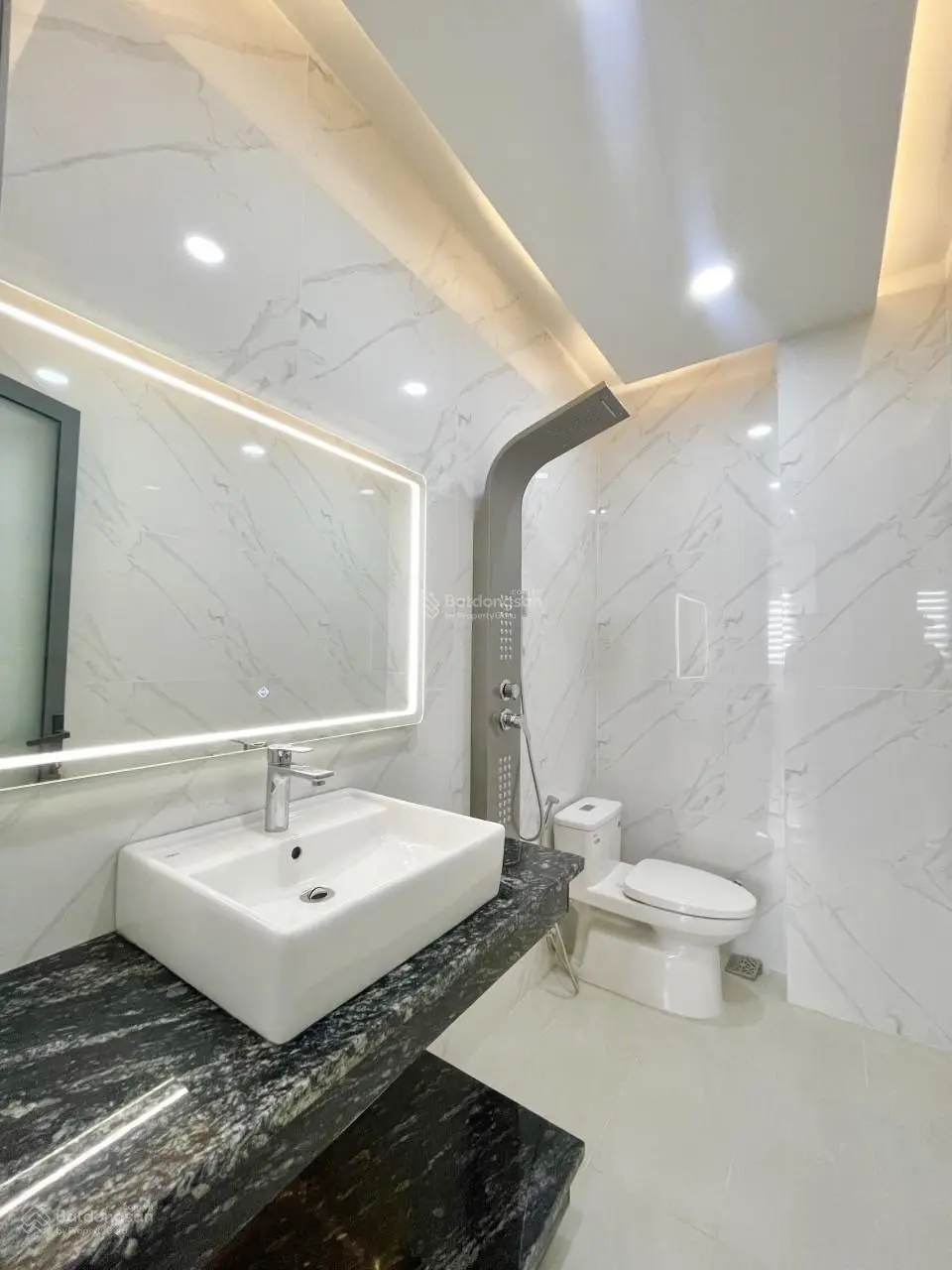 Siêu hiếm, Quốc lộ 13, Hiệp Bình Phước, hẻm xe tải 8m, 4 tầng, 105m2, sổ hồng hoàn công, chỉ 10 t.y