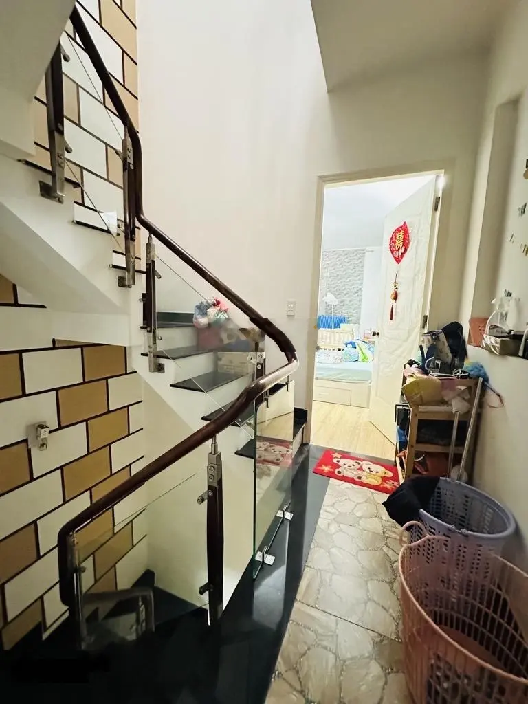Bán nhà Đoàn Văn Bơ Quận 4 - 4 tầng - 33m2 - 3 tỷ nhỉnh - hẻm 4m thông - tiện kinh doanh