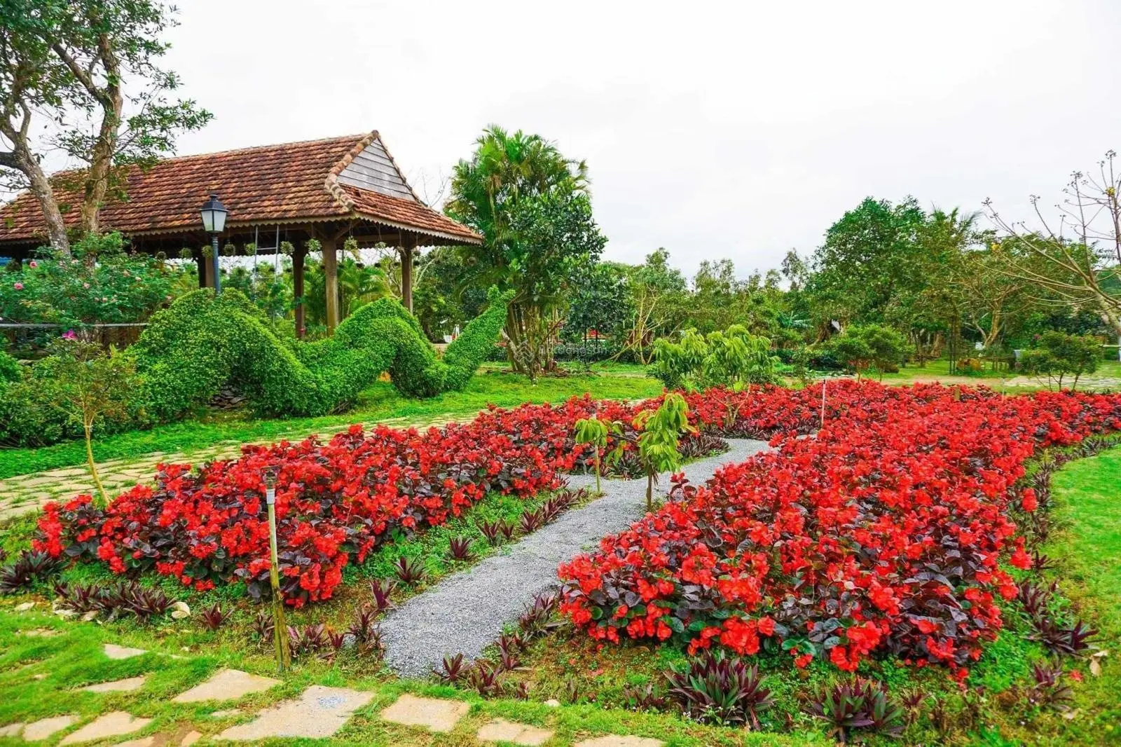 Bán gấp 4,6ha khu du lịch cao nguyên Vân Hòa, view hồ, đang kinh doanh 80 tr - 100 triệu/tuần