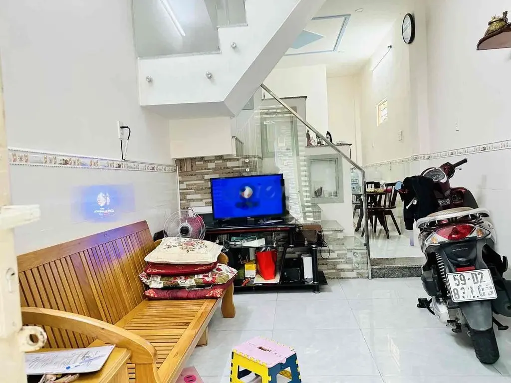 Bán nhà / hẻm xh thông 2 tầng 2 phòng 3wc chỉ 3,x tỷ