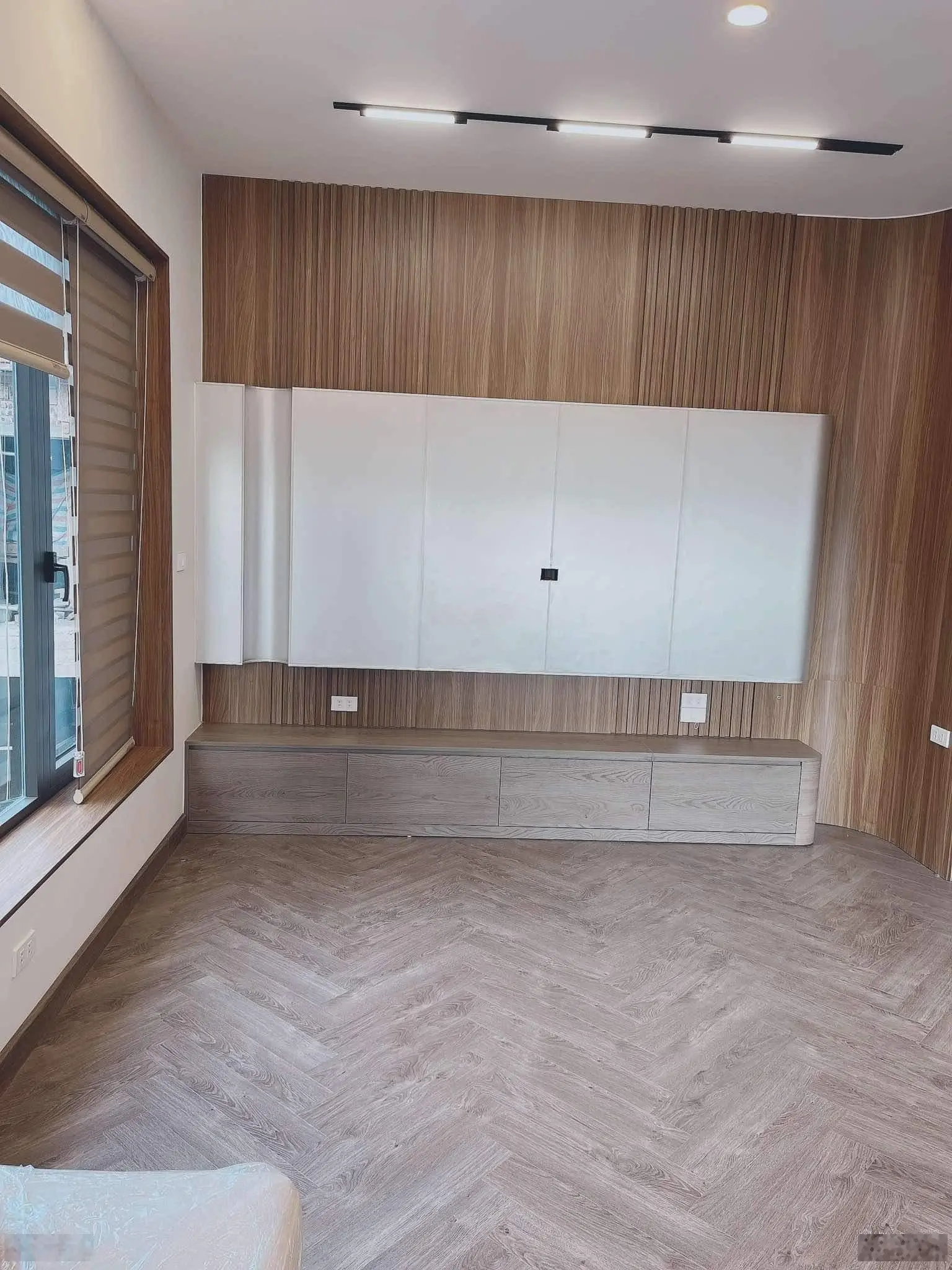 Hoa hậu phúc lợi bề thế - 7 tầng , thang máy , lô góc , full nội thất cao cấp , 3 ô tô tránh