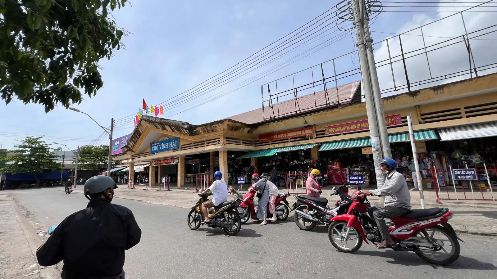 Bán nhà nghỉ gần biển hòn chồng, gần chợ Vĩnh. Hải , kinh doanh tốt có sổ đầy đủ