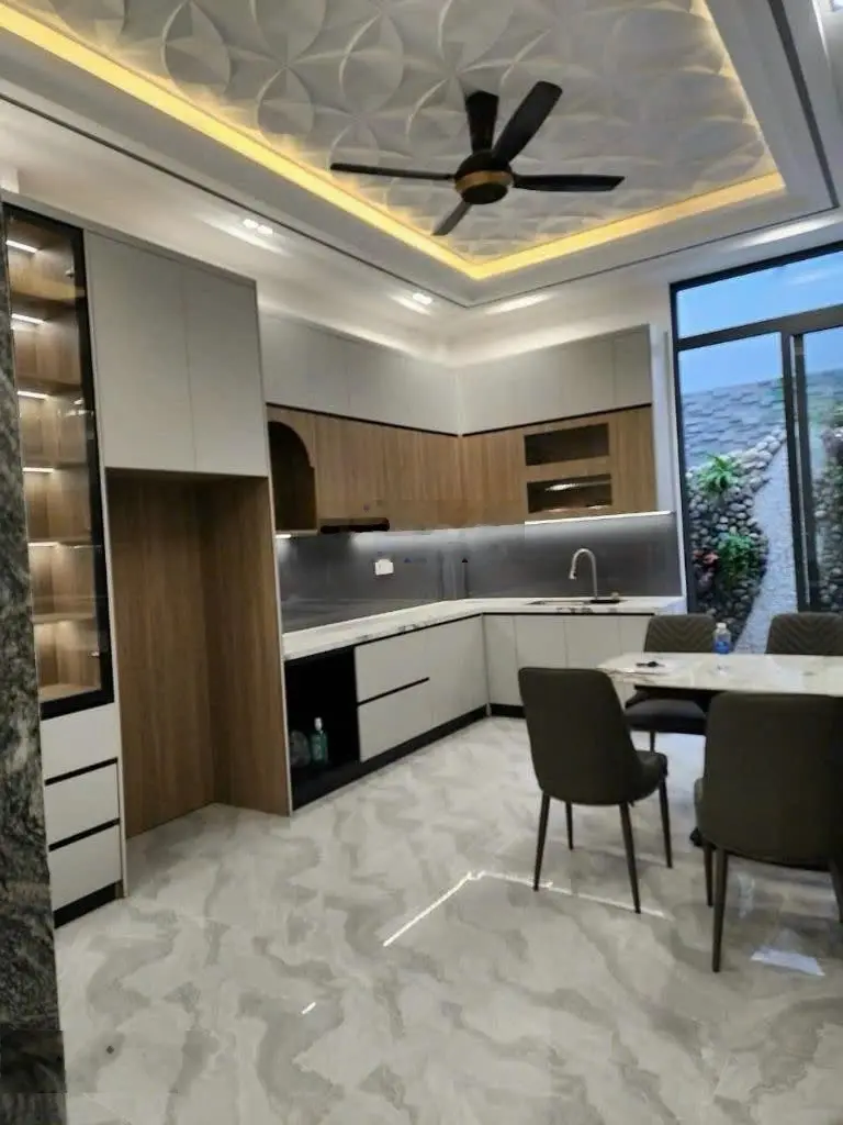 Bán gấp nhà mặt phố tại Bình Thuận Q7 100m2, 5PN, 6WC giá chất 14,8 tỷ