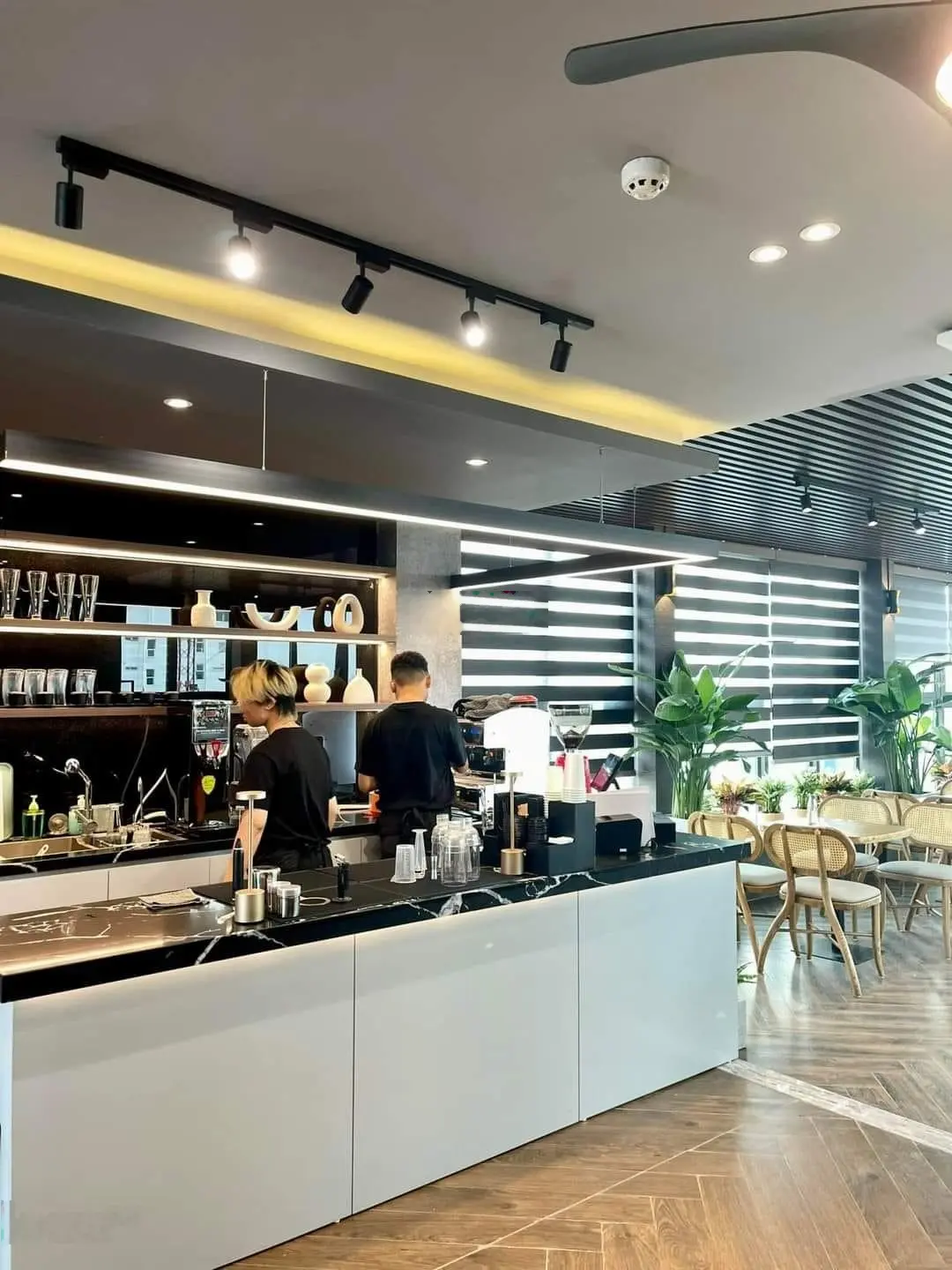 Nhà mặt phố Đào Tấn Ba Đình, 105m2, mặt tiền 6,1m, phố lớn vỉa hè rộng, cạnh Liễu Giai, Văn Cao.