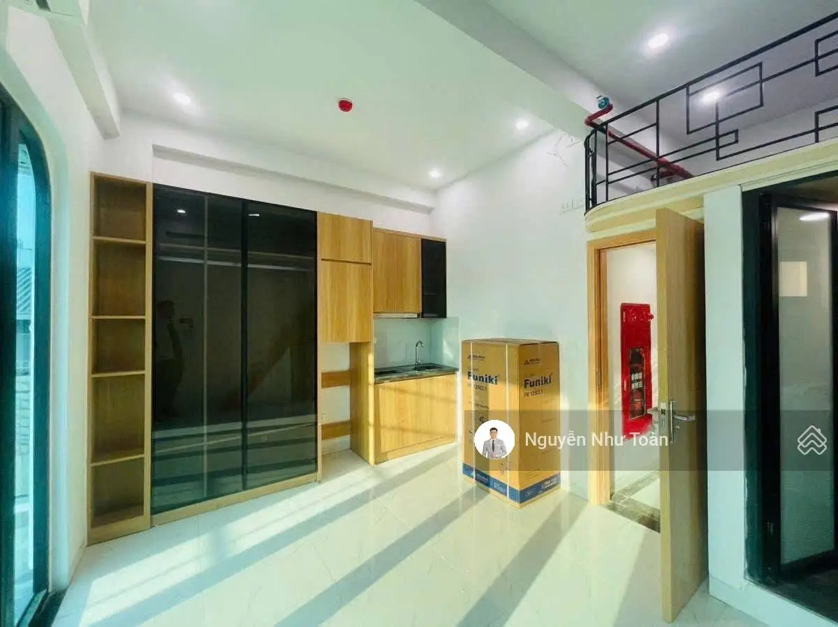 Siêu phẩm* view hồ quan nhân* 8 tầng thang máy* 29 phòng kk* dòng tiền 2.5 tỷ/năm* ô tô vào nhà