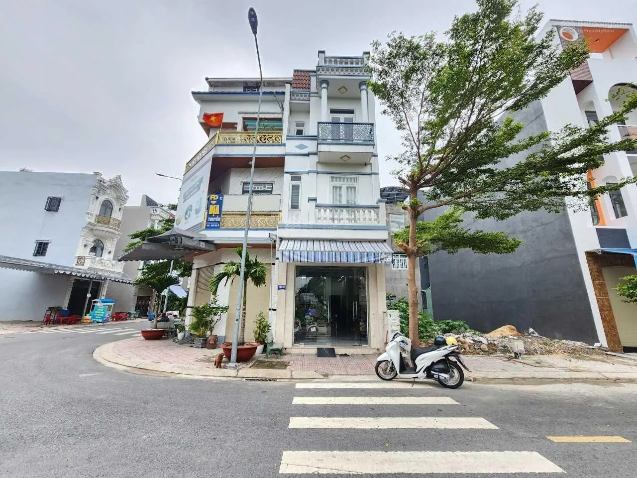 Bán nhà mặt tiền trục chính gốc ngã tư
