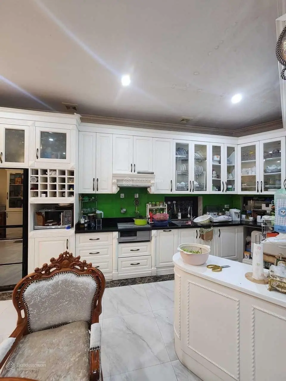 Chính chủ bán nhà 3 tầng, sổ 150m2, nội thất đẹp, có gaara ô tô, tại thôn 3 Vạn Phúc.