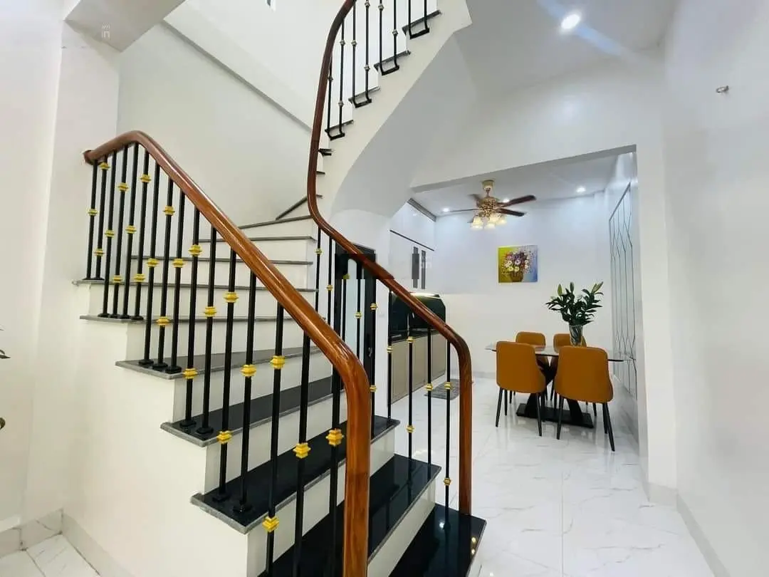 Cầu Diễn - Bắc Từ Liêm 42m2 - Ô tô đỗ cửa - Nhà dân xây tâm huyết, cực thoáng - Diện tích 42m2