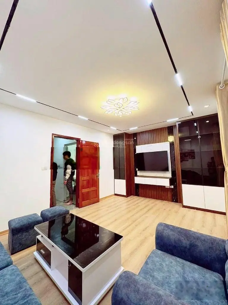 Dịch Vọng , 6 tầng , lô góc 2 thoáng , full nội thất , ôtô đỗ 30m , 7,25 tỷ có thương lượng .