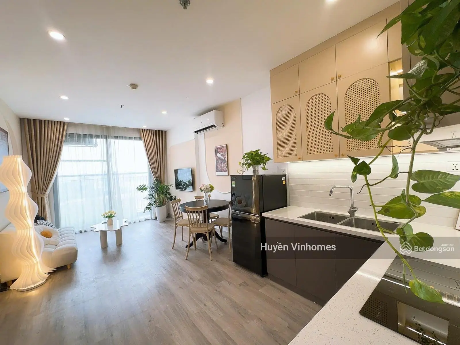 Siêu hót căn hộ 1N + 1,1VS 47m2 tặng full nội thất giá 2.1 tỷ KDT Vinhomes