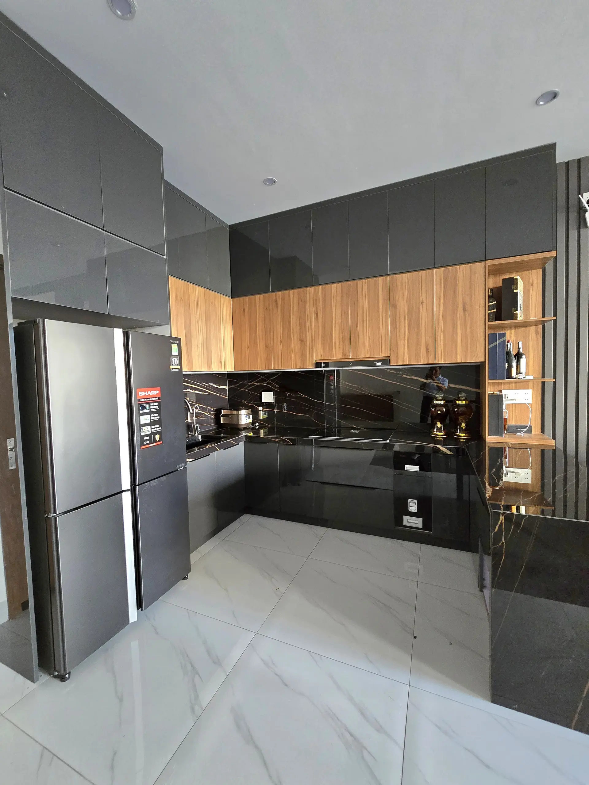Bán nhà 5 tầng biển Mỹ Khê giá chỉ hơn 12 tỷ, thiết kế rất đẹp dòng tiền thuê đến 40 triệu.