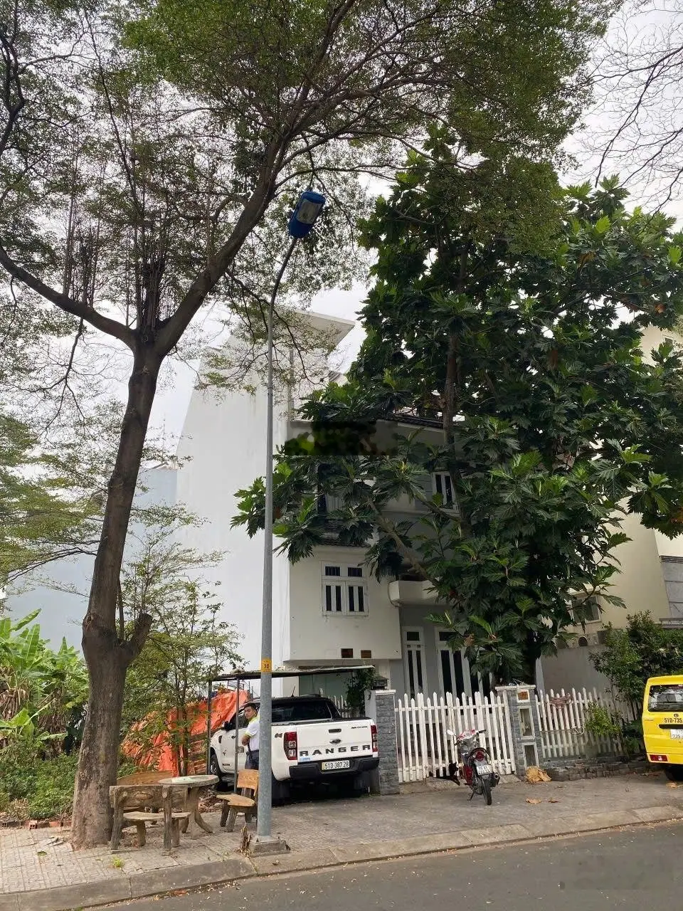 Bán biệt thự KDC Gia Hoà, P Phước Long B, TP Thủ Đức (10x21m 218m2 4 tầng) giá 18tỷx. Giá tốt