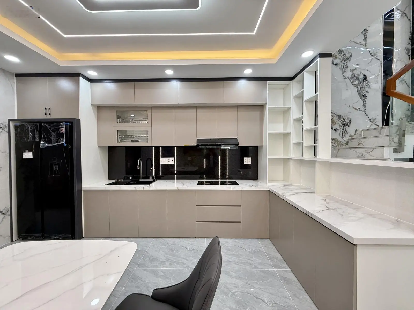 Nhà đường thông Trường Chinh, Sát chợ Lạc Quang, DT:4x16M, Lửng, 3 Lầu, 4PN, Gara ô tô, 7,85 tỷ