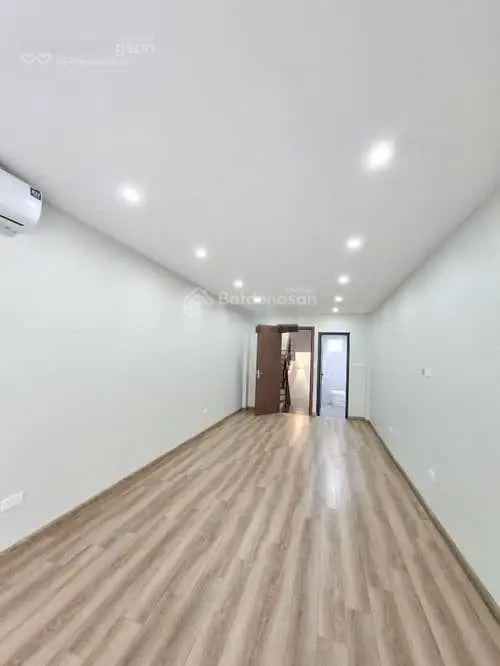 Nguyễn trãi thanh xuân. đối diện royal city tiện ích bạt ngàn . ngõ đẹp. rộng thoáng, nhỉnh 7 tỷ
