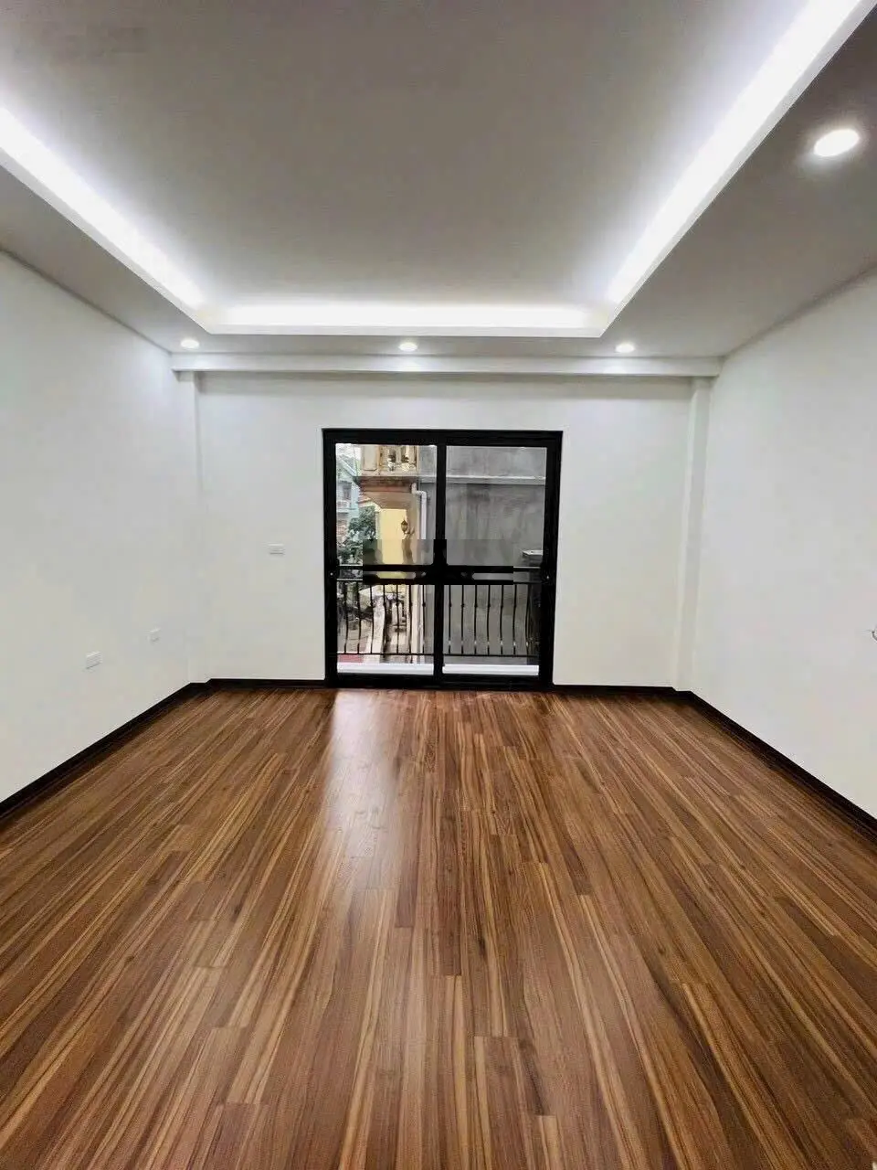 Nhà mới gần ĐH Thể Dục Thể Thao-Trung tâm Xã ( chợ- trường học- trạm y tế- điểm bus) oto vào cửa