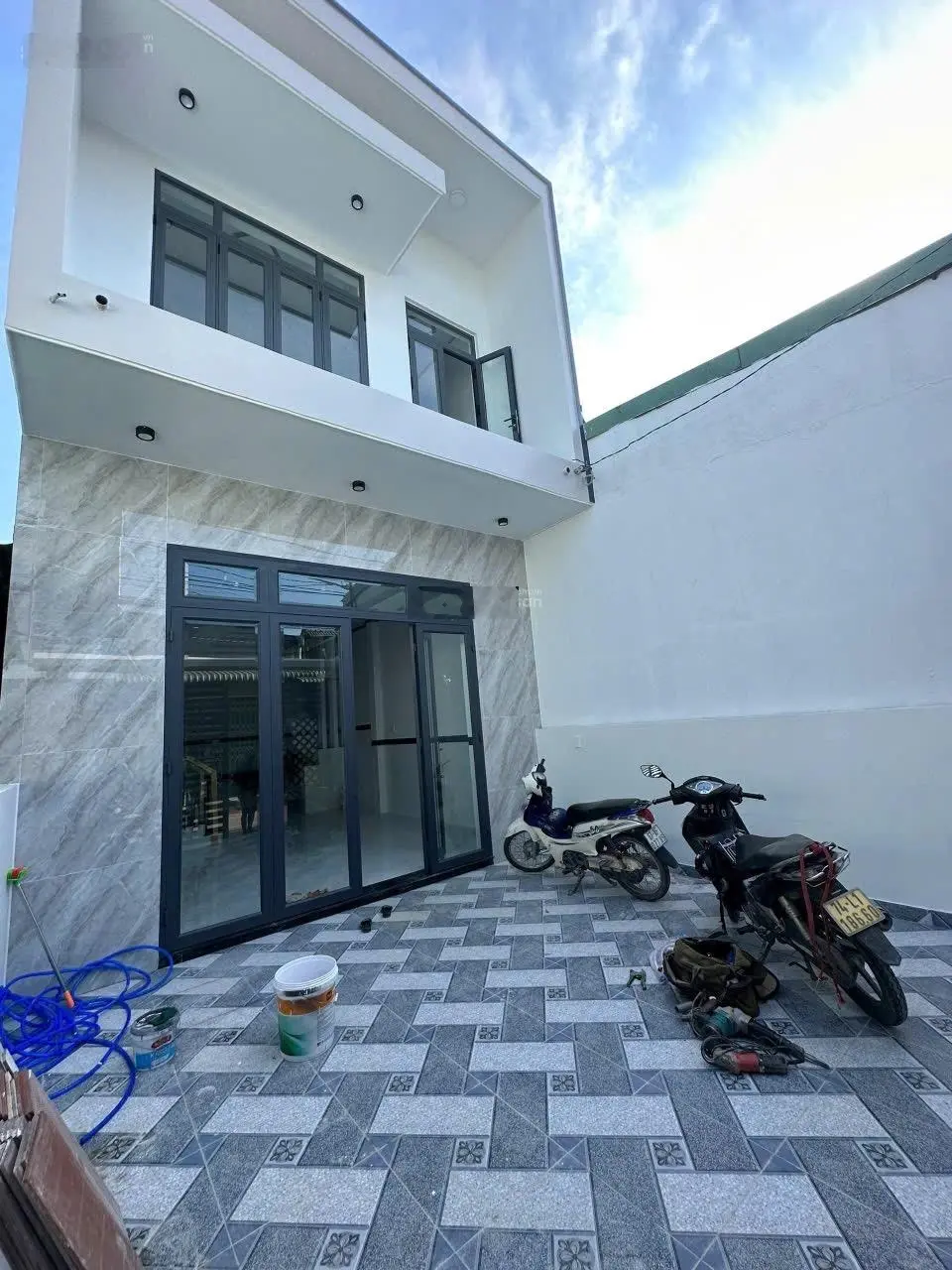 Cần bán căn nhà mới hoàn thiện mặt tiền hẻm kinh doanh giá rẻ. Sổ riêng thổ cư gần chợ Changshin