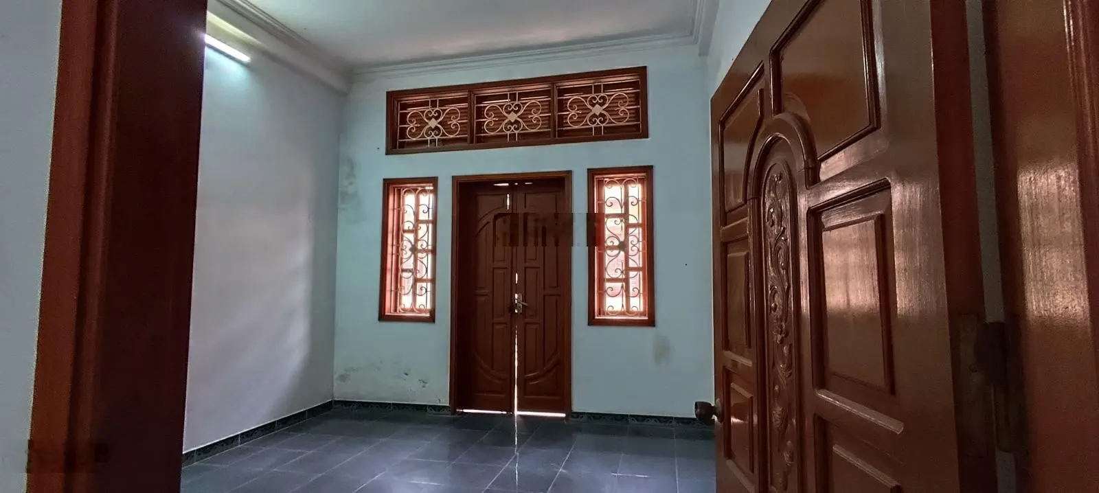 Bán nhà 4 tầng cũ cách mặt đường Tô Hiệu chỉ vài bước. Giá: 6,1 tỷ