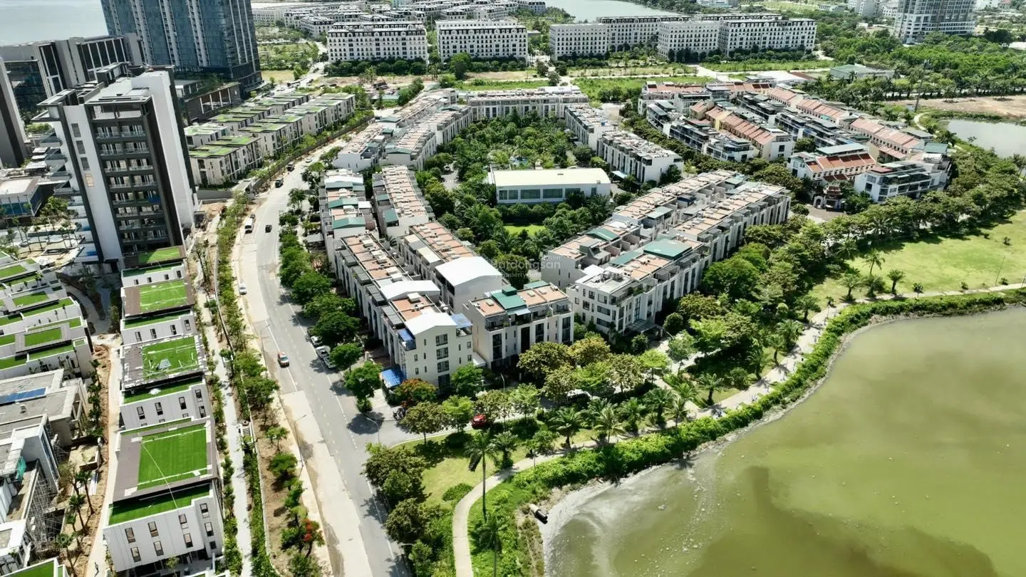 Bán căn góc Royal Lotus, 122 m2, full nội thất, sổ đỏ, gần bãi tắm, giá 13,X tỷ. Lh 0965 868 ***