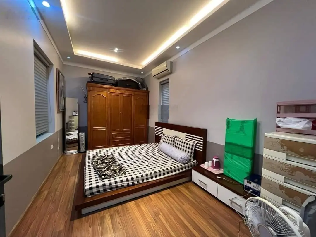 Bán nhà rộng 100m2 có sân cổng ngõ đường Lương Khánh Thiện cực đẹp giá hợp lý. LH 0936 577 ***