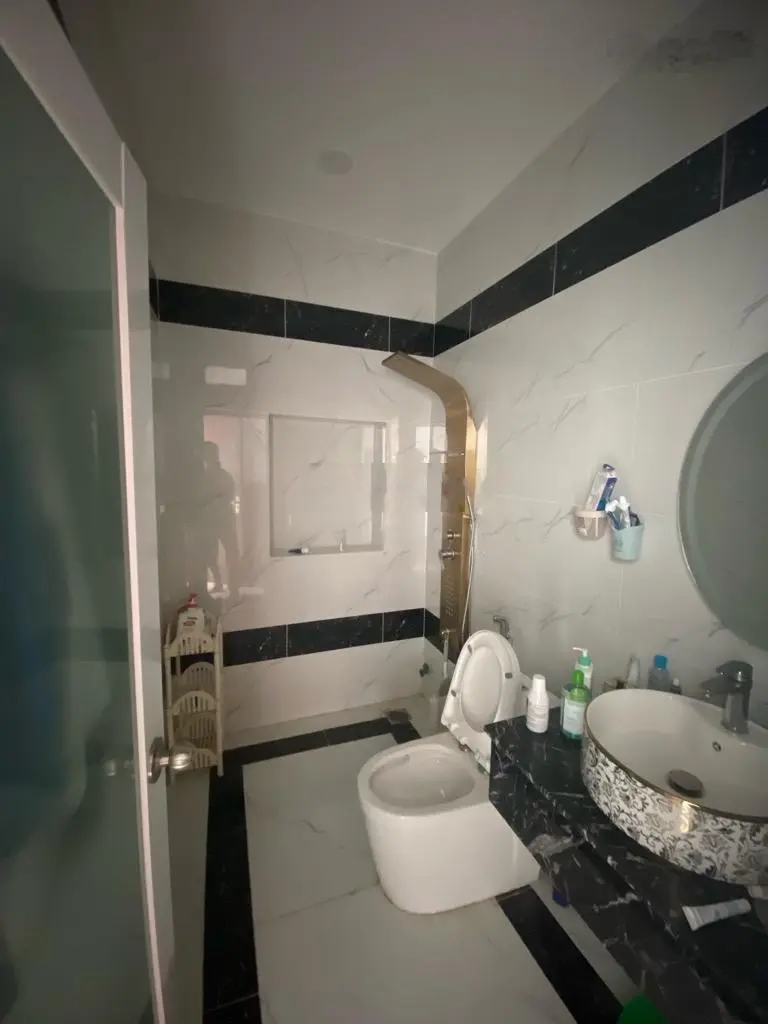 Bình Tân Gò Xoài-chủ giảm mạnh 500 triệu đi nước ngoài-5 tầng đúc 68m2 - giá chỉ nhỉnh 6 tỷ đồng