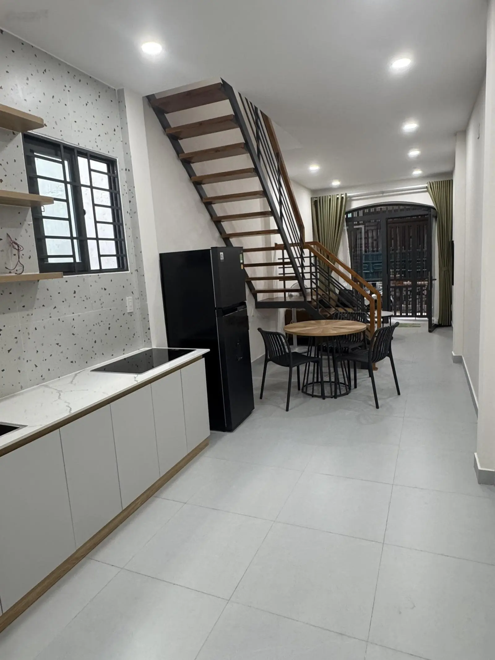Bán nhà 2 tầng mới đẹp hẻm Nguyễn Thiện Thuật, gần ngã tư Nguyễn Thị Minh Khai, cách biển chỉ 350m