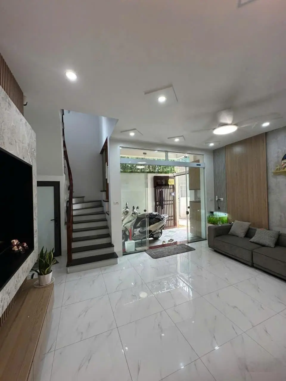 Bán nhà Tây Mỗ, 50m2 x 4T, Nhà đẹp ở ngay, DT rộng, Sân để xe riêng, Gần ô tô tránh, Giá 5.75 tỷ