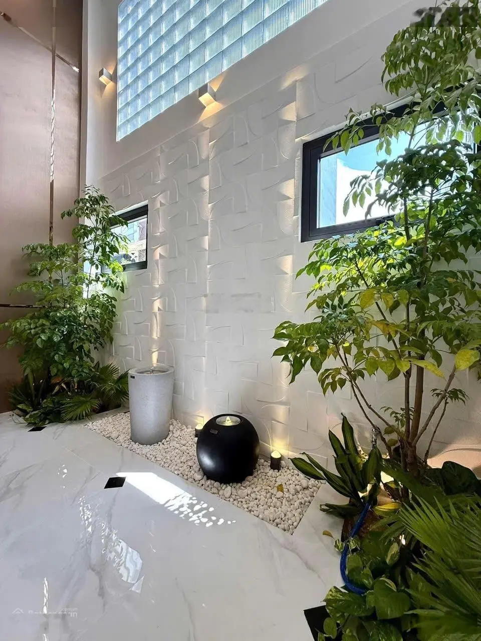 Mới xây dựng dọn ở liền ngay đường Lý Thái Tổ, Q10 - Giá 3 tỷ 990 / 60m2. Xe hơi trước nhà. Sổ sẵn
