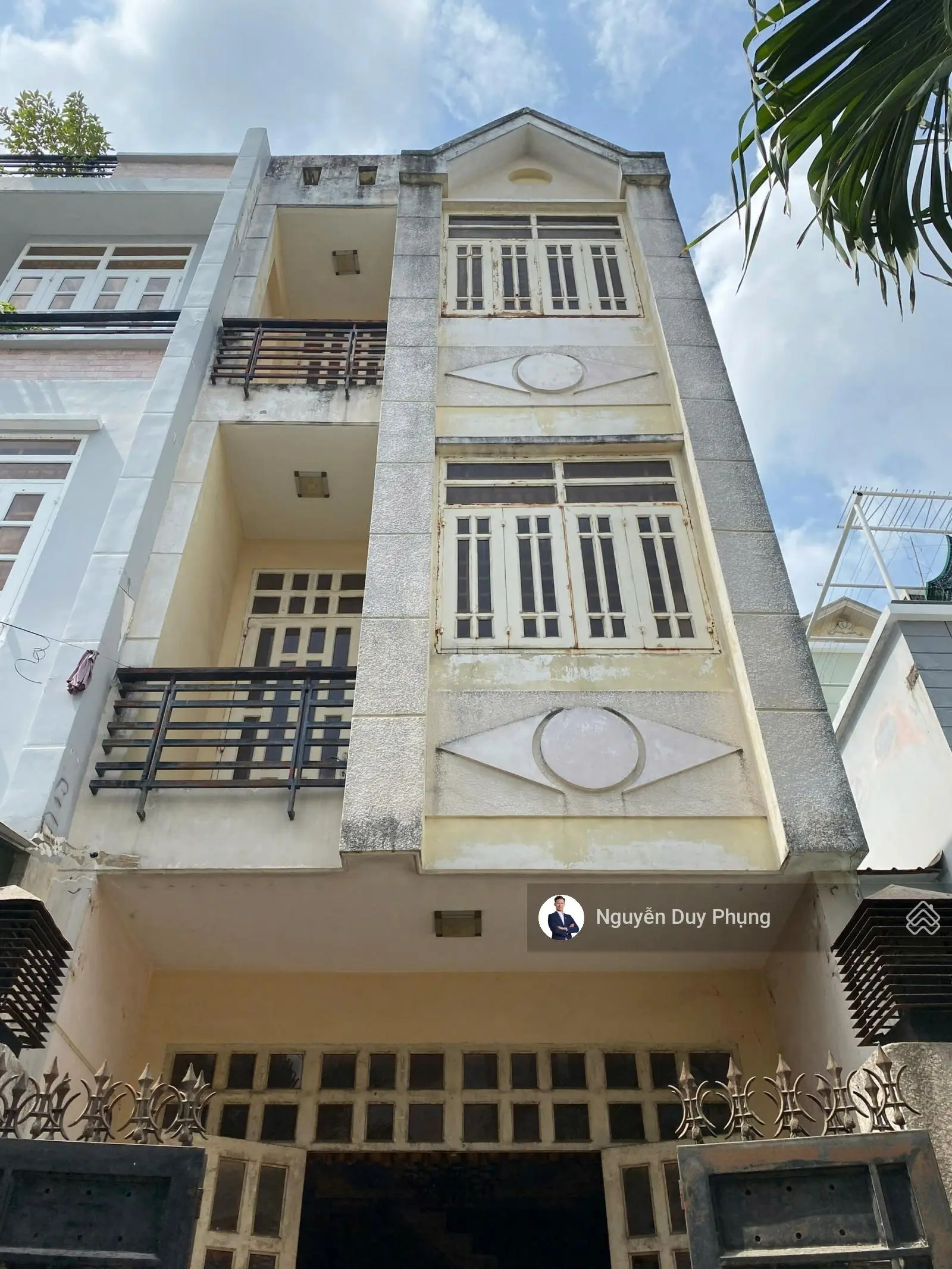 Bán gấp nhà phố 1 trệt 2 lầu thu hồi vốn, thấp hơn định giá ngân hàng. Nhà trống, sổ hồng riêng.