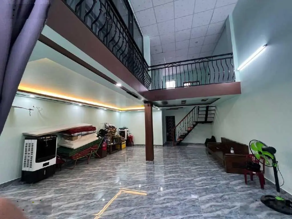Chào bán gấp căn nhà 2 tầng đẹp giá rẽ, hém 5.5m ra Hà Huy Tập 100m.