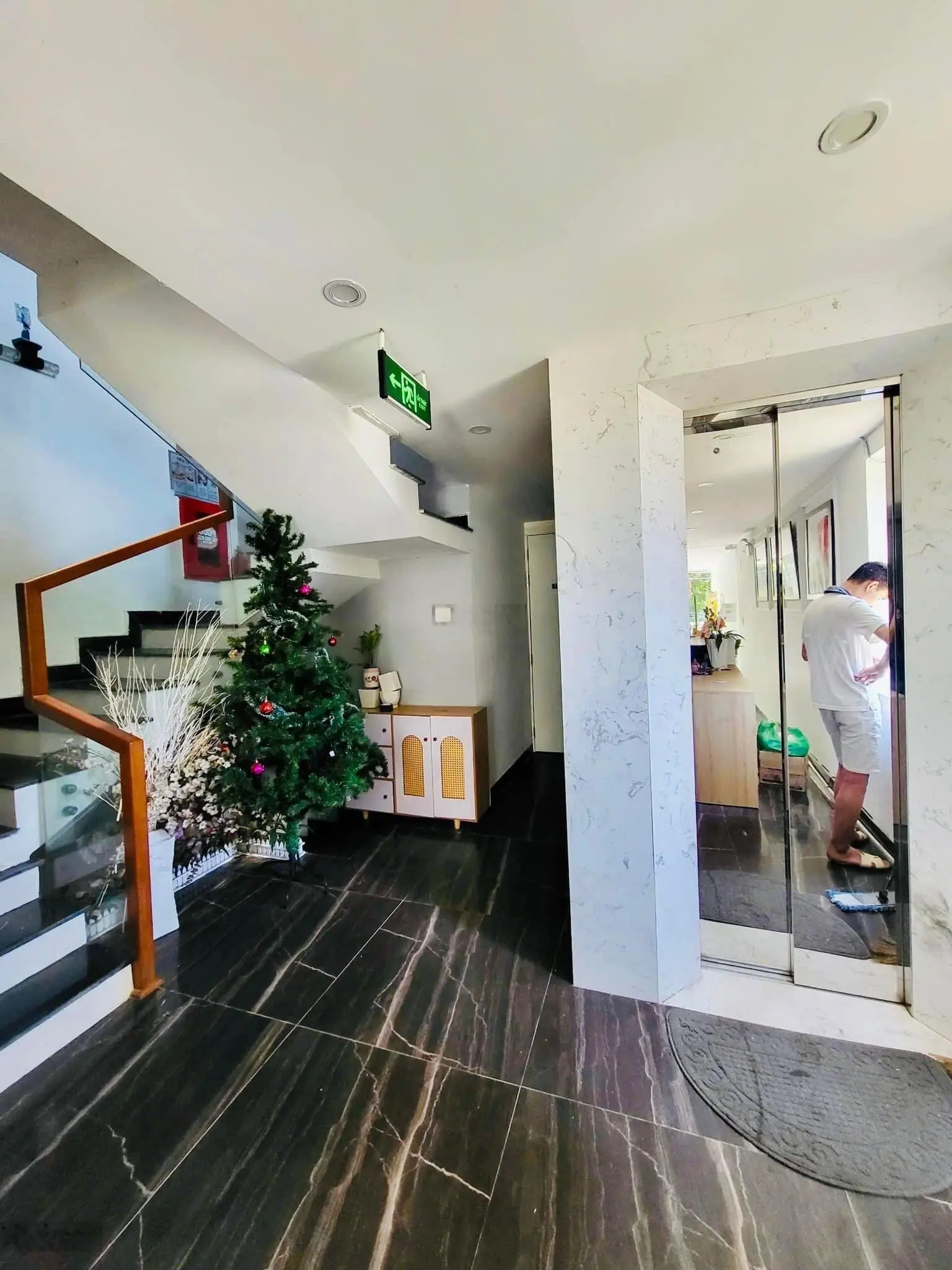 Bán toà căn hộ khách sạn ven biển Đà Nẵng với view biển và núi tuyệt đẹp Sơn Trà, 91m2
